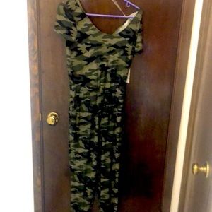Camo jumper. Sz Small. NWT